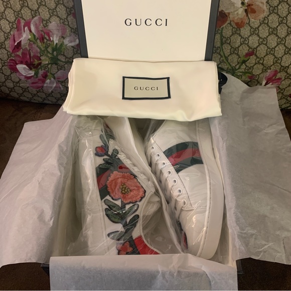 Gucci Ace Sneakers with Floral Embroidery - Picture 11 of 12